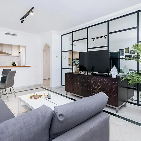 Bhost - Marina Banus Apartmán *